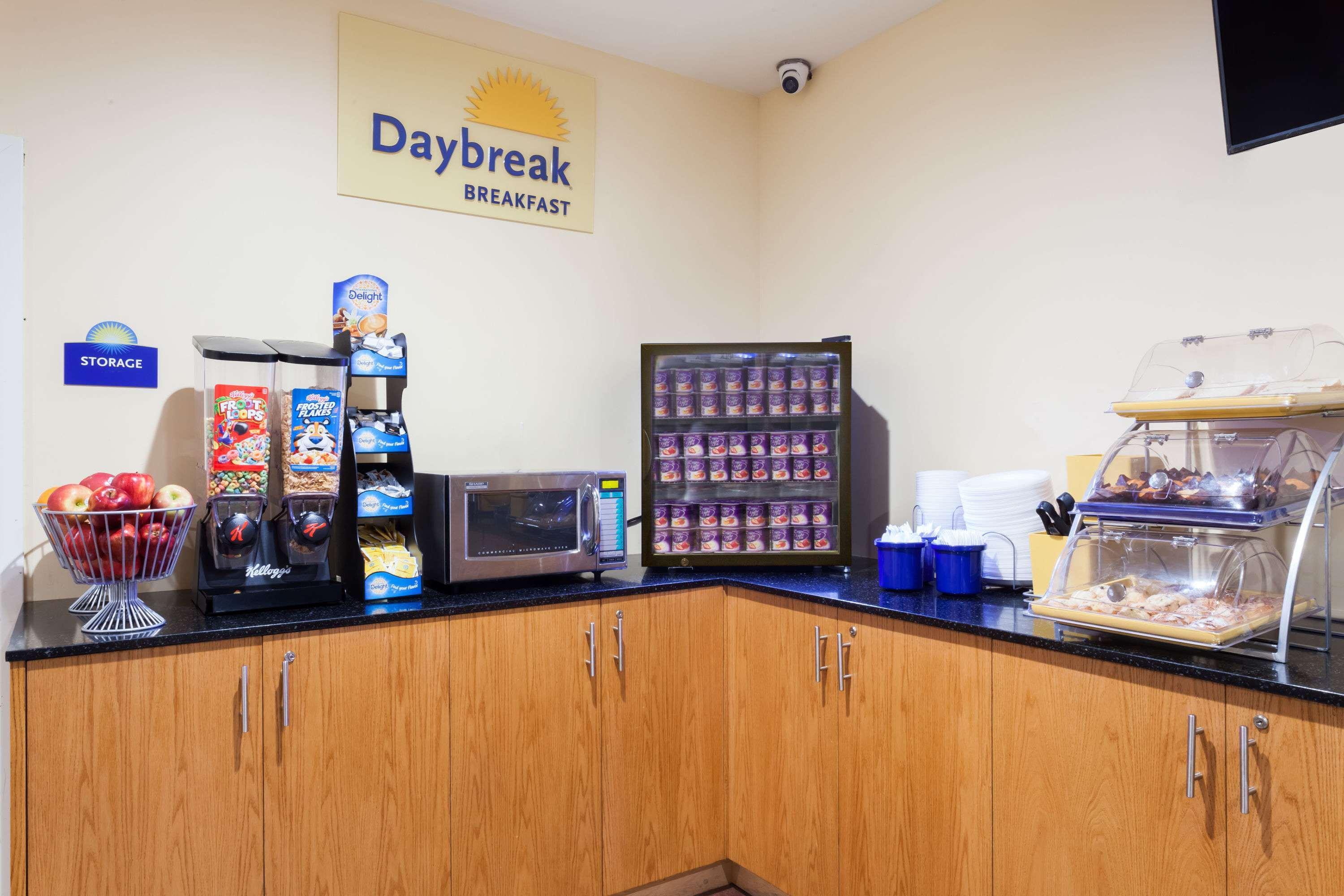 Days Inn By Wyndham Brooklyn Crown Heights New York Exterior photo